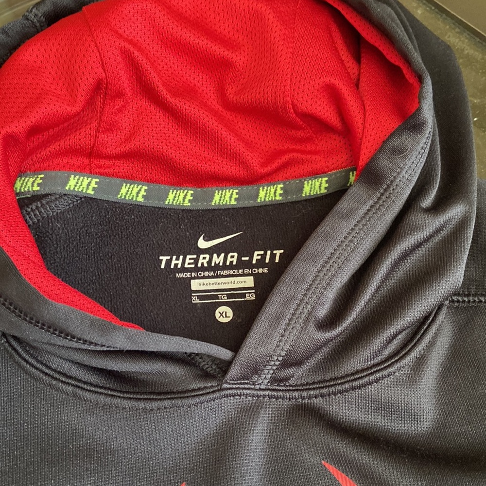 Nike therma fit pullover hoodie black and red great condition youth XL - Picture 3 of 3